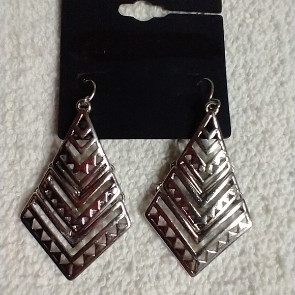 Silvertone triangle wire dangle earrings - Picture 1 of 3